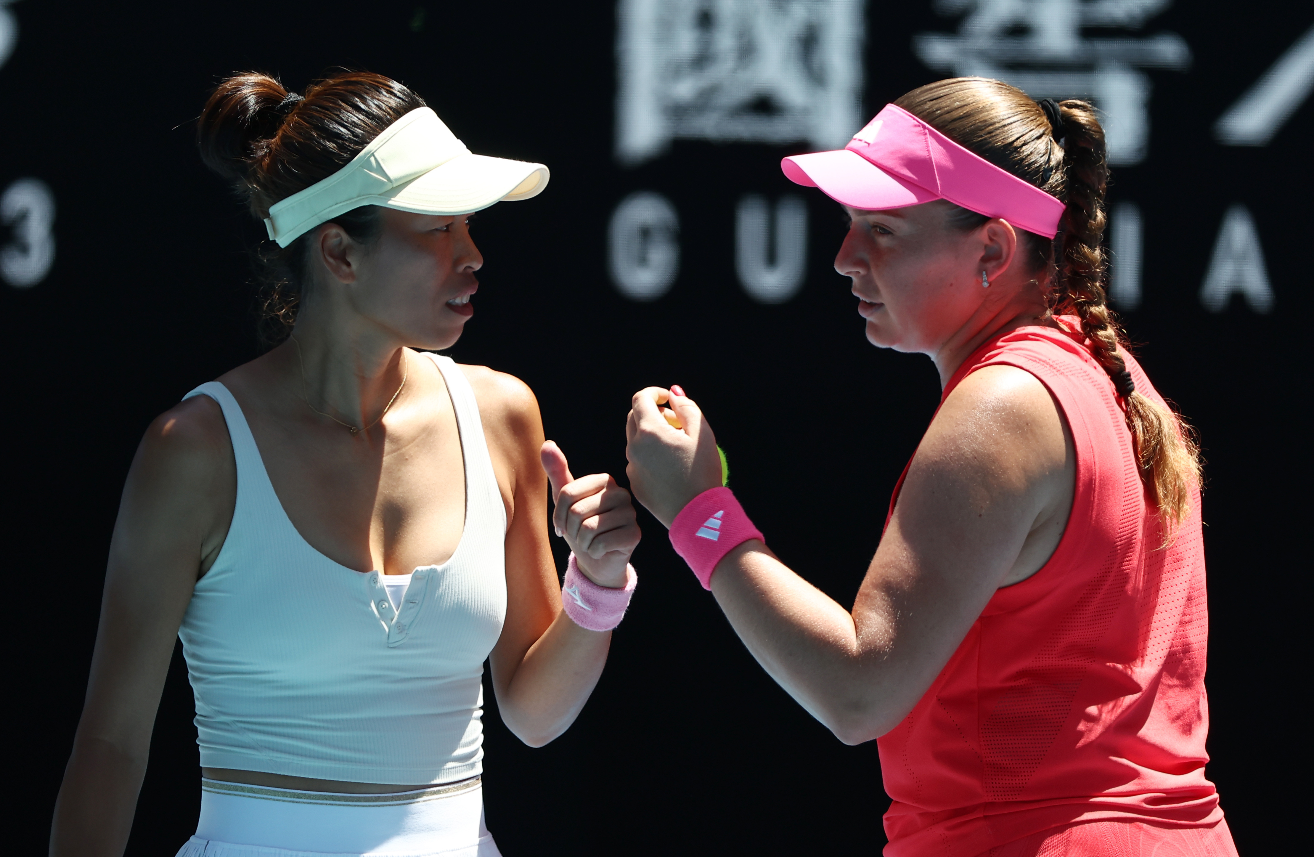 IM体育App下载-澳大利亚女足队员力压对手，夺下亚洲杯赛冠军宝座