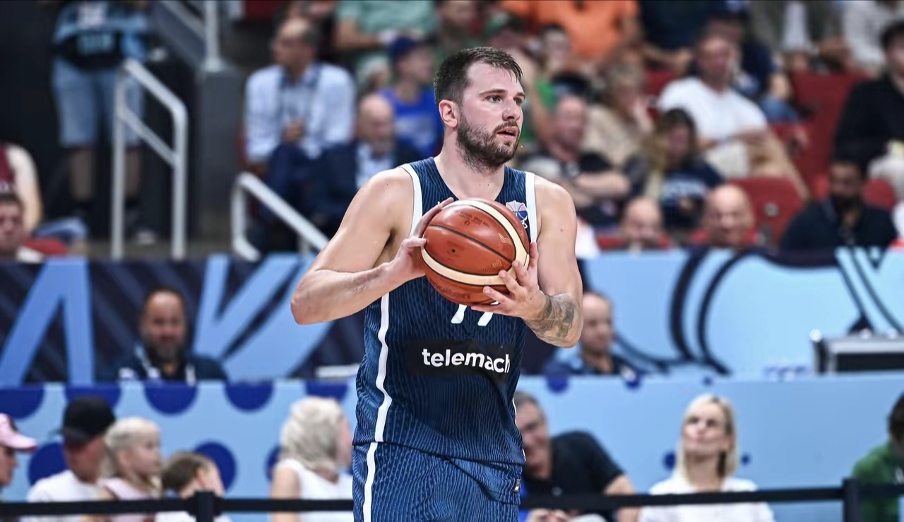 IM体育App下载-篮网鏖战德国男篮，东契奇完成帽子戏法