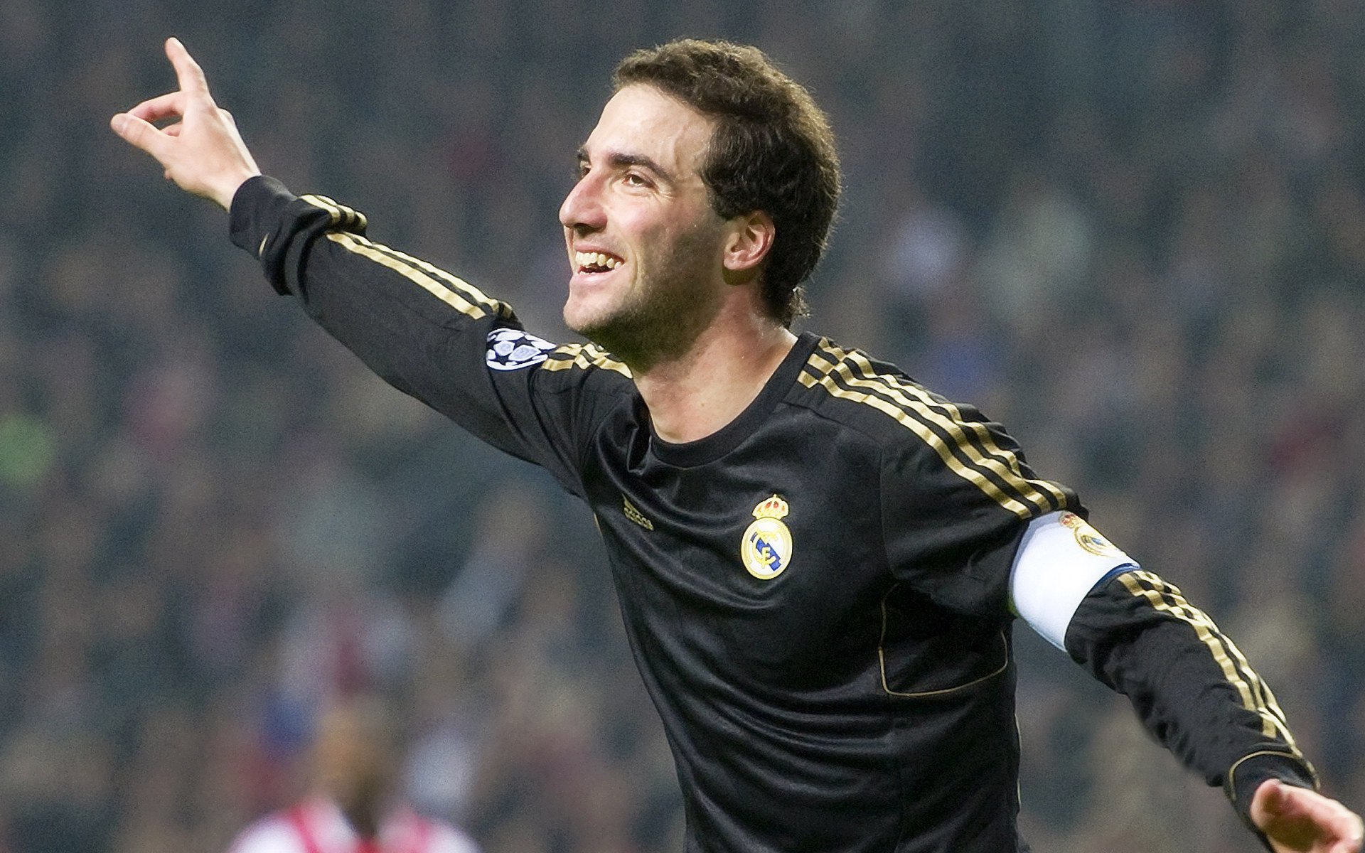 IM体育官方网-德甲争冠白热化，切尔西绝杀南非引爆全球焦点